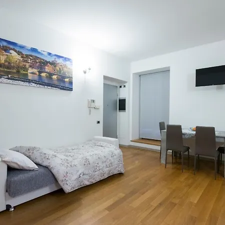Centro , Piazza Castello Apartment